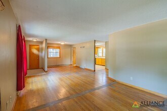 1526 Jarvis Dr in Manhattan, KS - Building Photo - Building Photo