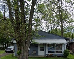 905 Clement St in Akron, OH - Building Photo