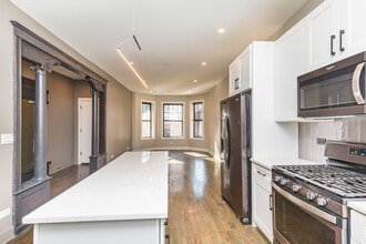1215 N Wolcott Ave in Chicago, IL - Building Photo - Building Photo