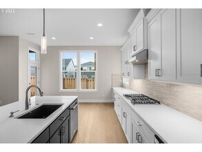 11920 NW Thelin Ln in Portland, OR - Building Photo - Building Photo