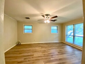 407 Lakeview Dr in Tupelo, MS - Building Photo - Building Photo