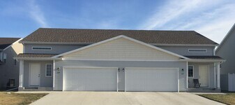 1317 5th St NW in West Fargo, ND - Building Photo