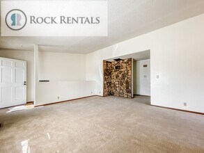 506 W 36th Ave in Hutchinson, KS - Building Photo - Building Photo