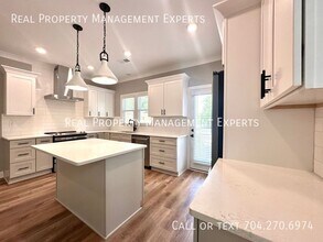 2003 Ashley Rd in Charlotte, NC - Building Photo - Building Photo