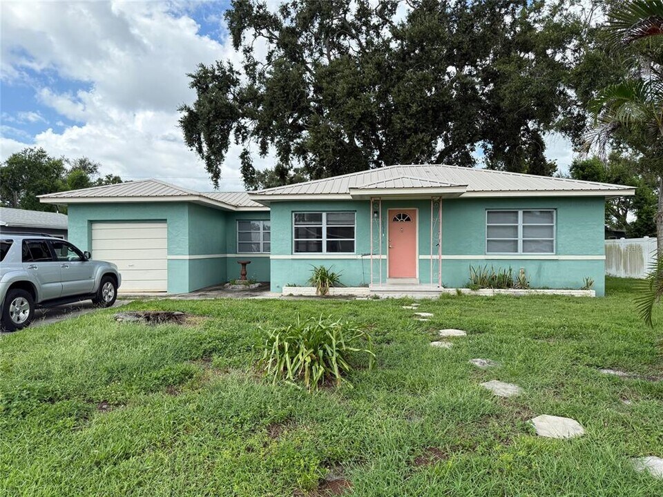 5051 48th Ave N in St. Petersburg, FL - Building Photo