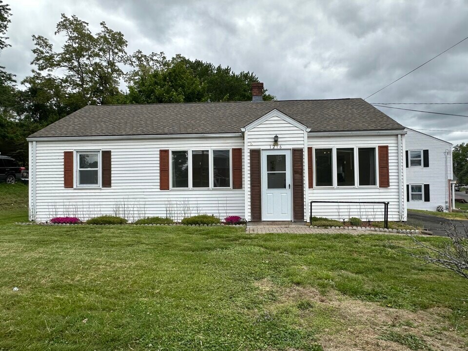 1216 New Britain Ave in West Hartford, CT - Building Photo