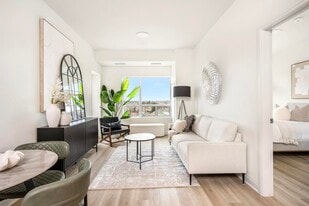 Stone West in Hamilton, ON - Building Photo