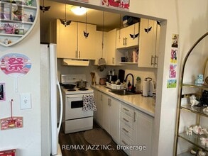 43 Wayne Ave in Oshawa, ON - Building Photo - Building Photo