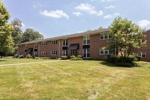 Radwyn Apartments in Bryn Mawr, PA - Building Photo