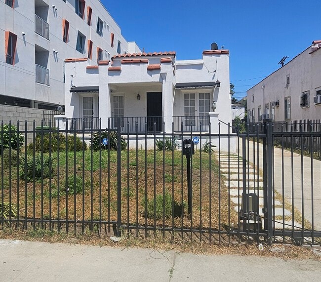 property at 1034 N Kenmore Ave