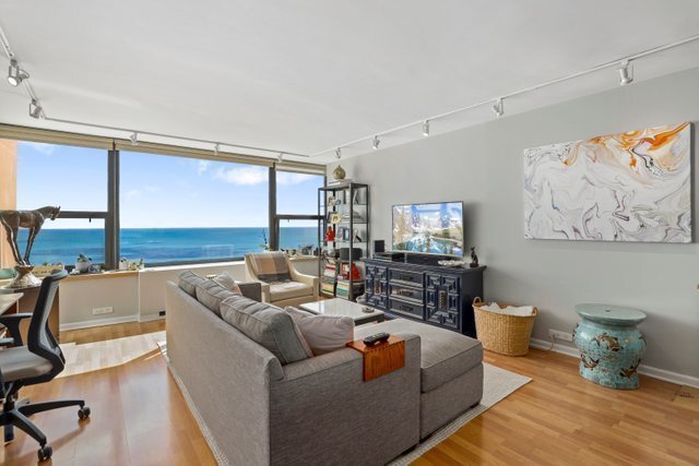 property at 1850 N Clark St