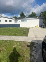 5662 Parke Ave in West Palm Beach, FL - Building Photo