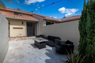 216 Old Meadow Way in Palm Beach Gardens, FL - Building Photo - Building Photo