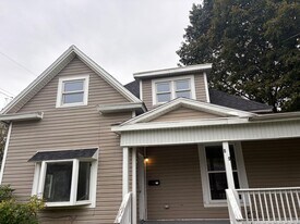 839 W Webster St in Springfield, MO - Building Photo