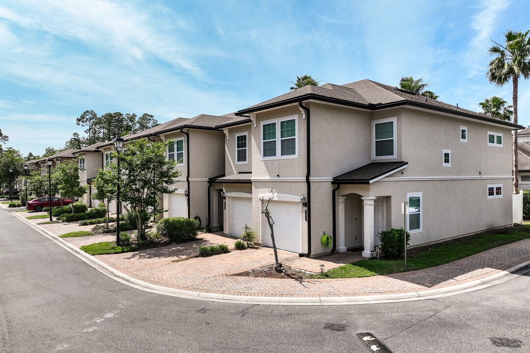 Villas of Estancia in Jacksonville, FL - Foto de edificio