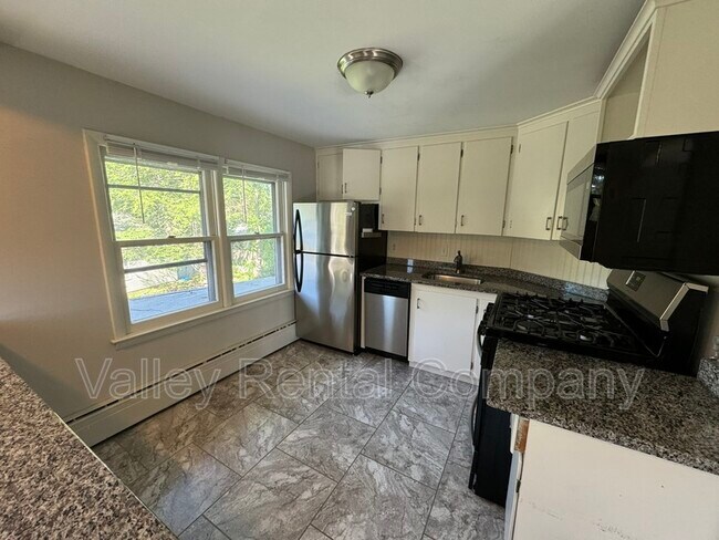 72 Lyman St in South Hadley, MA - Building Photo - Building Photo