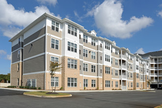 Solace Apartments in Virginia Beach, VA - Building Photo - Building Photo