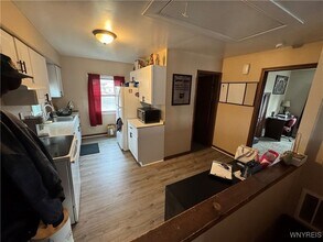 344 Clinton St, Unit Upper in Lockport, NY - Building Photo - Building Photo