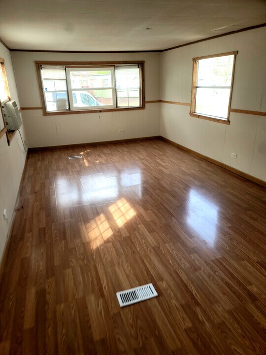 1645 S Wilson Rd, Unit Lot 2 in Radcliff, KY - Building Photo
