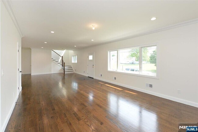 610-10 River Dr in Fair Lawn, NJ - Building Photo - Building Photo