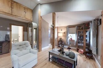 31 Eton Ave in Warwick, RI - Foto de edificio - Building Photo