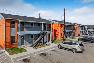 Mayfield Apartments in San Antonio, TX - Foto de edificio - Building Photo