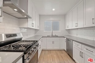 1252 N Crescent Heights Blvd in West Hollywood, CA - Building Photo