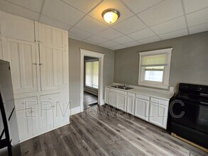 102 South St in Waterloo, IA - Building Photo - Building Photo