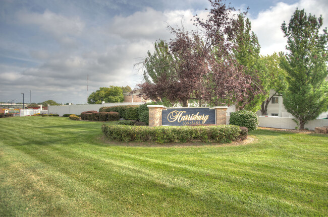 Harrisburg Square Apartments in Omaha, NE - Building Photo - Building Photo