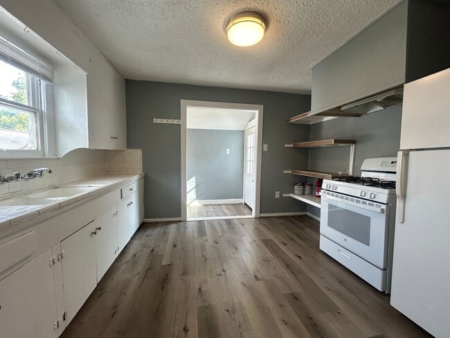 property at 822 Booth St