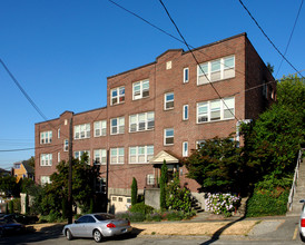 Tudor Apartments in Seattle, WA - Building Photo - Building Photo