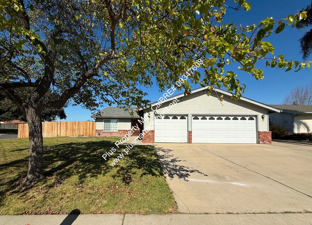 1423 Buckskin Dr in Santa Maria, CA - Building Photo