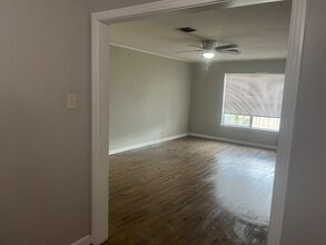 1615 Cincinnati Ave in San Antonio, TX - Building Photo - Building Photo