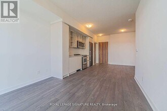 251 Manitoba St in Toronto, ON - Building Photo - Building Photo