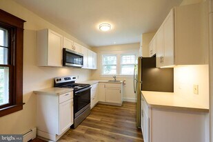 53 W Knowlton Rd in Media, PA - Building Photo