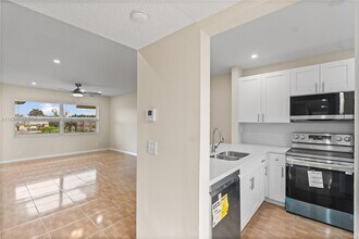 3405 NW 48th Ave in Lauderdale Lakes, FL - Building Photo - Building Photo