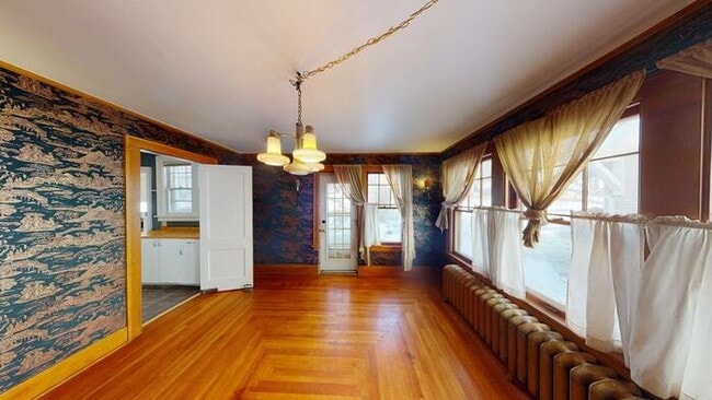 property at 206 W Custer Park St