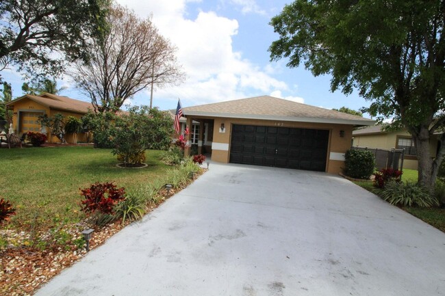 147 NW 10th Ave in Delray Beach, FL - Foto de edificio - Building Photo