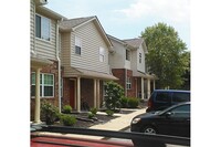 NICHOLASVILLE GREENS TOWNHOMES in Nicholasville, KY - Foto de edificio - Building Photo