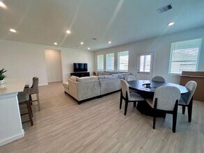 1215 Shady Pnes Dr in Beasley, TX - Building Photo - Building Photo