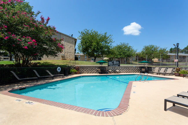 Oak Hollow Apartments in Longview, TX - Building Photo - Building Photo