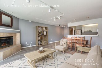 263 N Hayden Bay Dr in Portland, OR - Building Photo - Building Photo