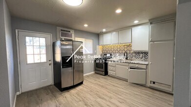 5912 Del Campo Ln in Carmichael, CA - Building Photo - Building Photo