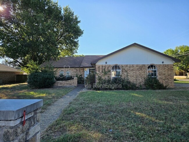 property at 112 Lindenwood Ln W