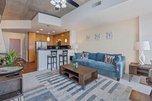 360 Nueces St in Austin, TX - Building Photo