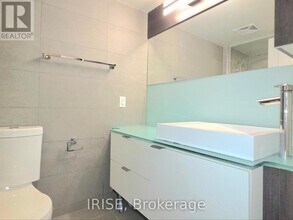 300 Front St W in Toronto, ON - Building Photo - Building Photo