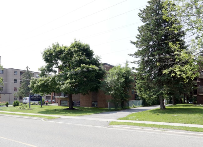 Churchill Court Apartments in Acton, ON - Building Photo - Building Photo