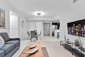 185 SE 14th Ter, Unit 708 in Miami, FL - Foto de edificio - Building Photo