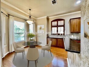 8105 Cobblestone in Austin, TX - Building Photo - Building Photo