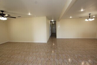 4605 S Zapata Hwy in Laredo, TX - Building Photo - Building Photo
